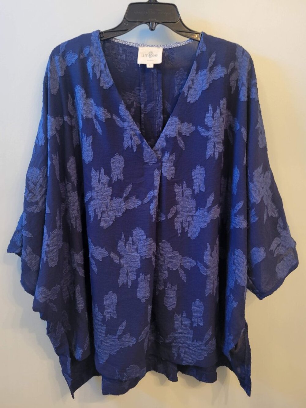 Umgee Navy Floral Burnout Split Neck Top - Size Large